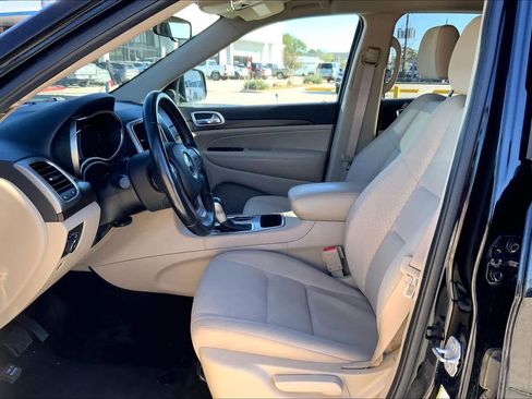 Used 2018 Jeep Grand Cherokee Laredo image 7