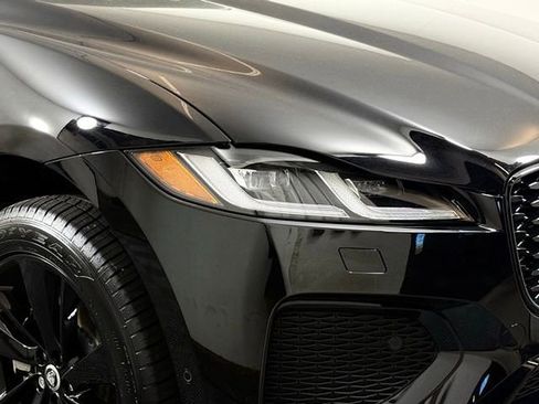 New 2026 Jaguar F-PACE R-Dynamic S image 13