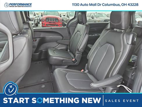 New 2026 Chrysler Pacifica Select image 14