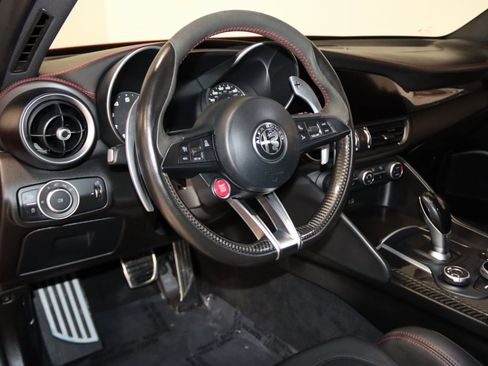 Used 2018 Alfa Romeo Giulia Quadrifoglio w/ Driver Assist Dynamic Package image 45