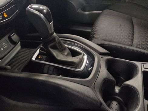 Used 2019 Nissan Rogue SV image 26