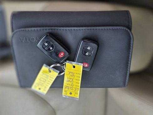 Used 2010 Toyota RAV4 Limited AWD/4WD image 27