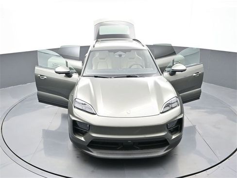 New 2025 Porsche Macan 4S Electric image 33