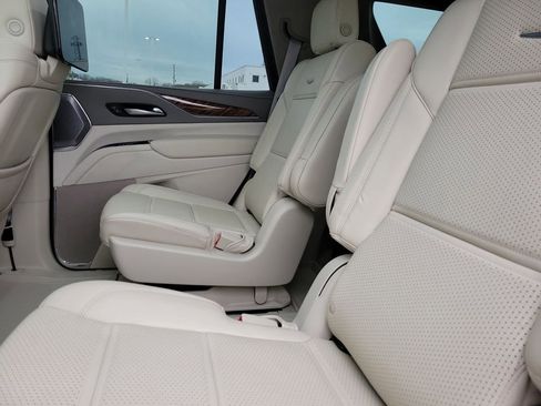 Certified 2022 Cadillac Escalade Premium Luxury Platinum image 11