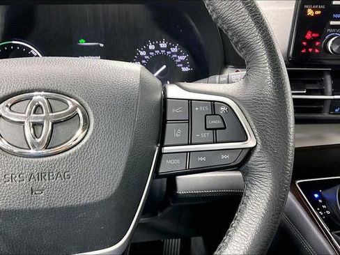 Used 2023 Toyota Sienna XLE AWD/4WD image 12