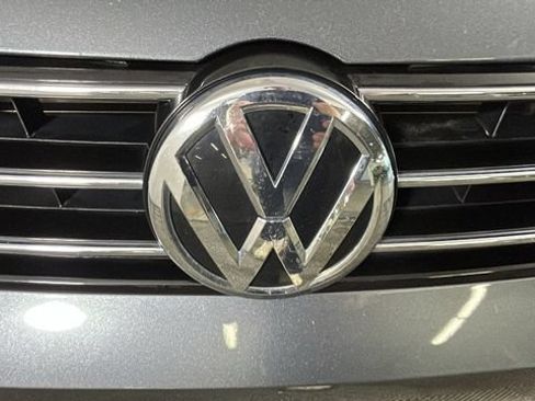 Used 2017 Volkswagen Jetta SE FWD image 8