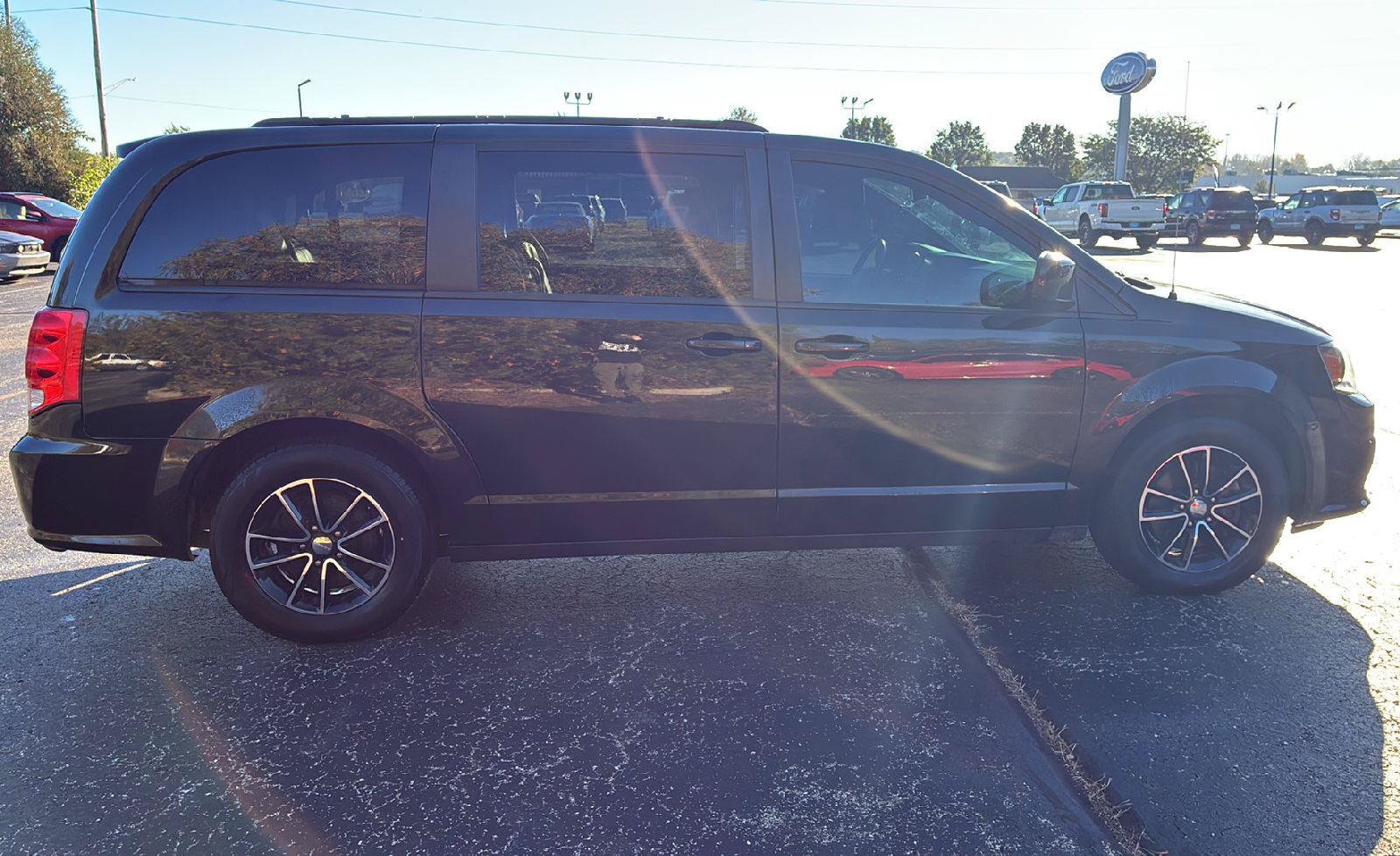 Used 2018 Dodge Grand Caravan GT FWD image 5
