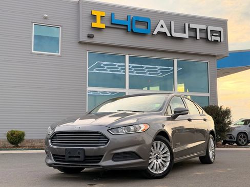 Used 2014 Ford Fusion SE FWD image 1