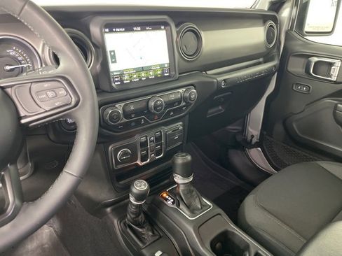 Used 2023 Jeep Wrangler Unlimited w/ Sun & Screen Package image 15