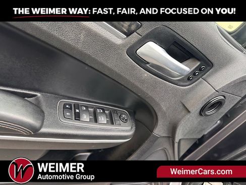 Used 2023 Chrysler 300 Touring L w/ Popular Equipment Group AWD/4WD image 9