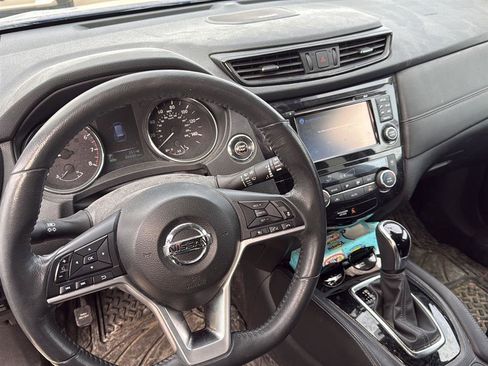 Used 2017 Nissan Rogue SL image 12