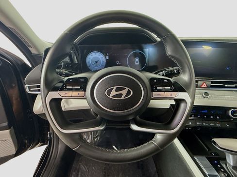 Used 2025 Hyundai Elantra Limited FWD image 13