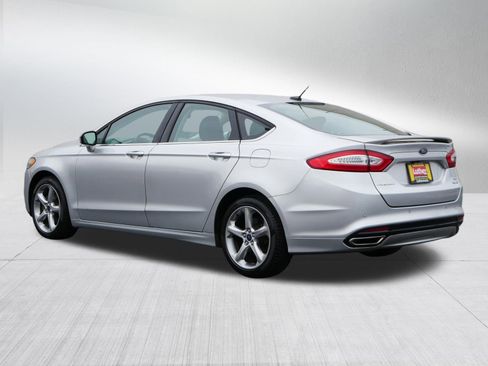 Used 2016 Ford Fusion SE image 5