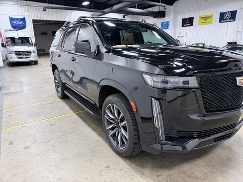 Used 2022 Cadillac Escalade Sport w/ Touring Package AWD/4WD image 18