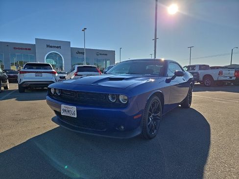 Used 2018 Dodge Challenger SXT w/ Blacktop Package image 4