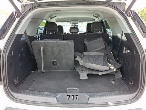 Used 2020 Ford Explorer XLT w/ Equipment Group 202A AWD/4WD image 30