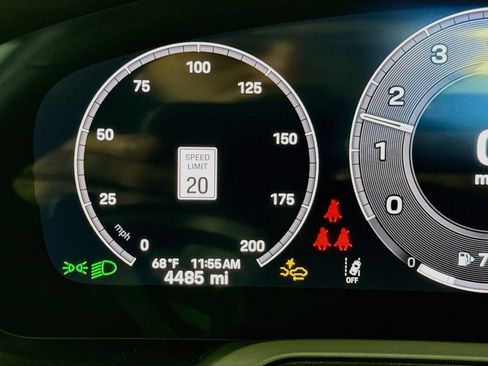 Certified 2025 Porsche 911 Carrera RWD image 13