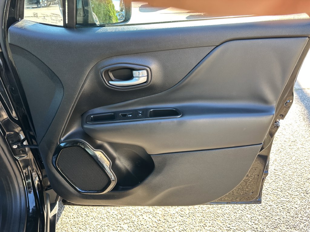 Used 2017 Jeep Renegade Altitude AWD/4WD image 19