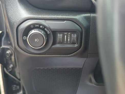 Used 2022 Jeep Wrangler Unlimited Sahara image 31