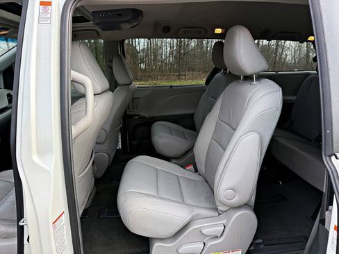 Used 2016 Toyota Sienna XLE w/ Outdoor Package image 17