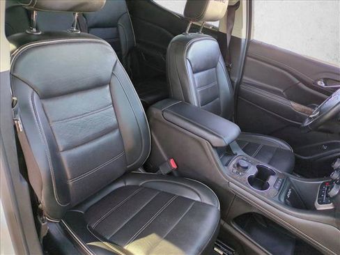 Used 2023 GMC Acadia Denali image 19