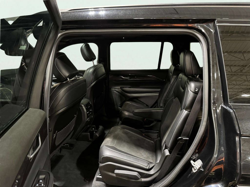 Used 2023 Jeep Grand Cherokee L Laredo AWD/4WD image 23