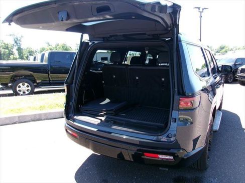 Certified 2024 Jeep Wagoneer Series II AWD/4WD image 18