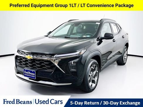 Used 2025 Chevrolet Trax LT w/ Driver Confidence Package FWD image 4