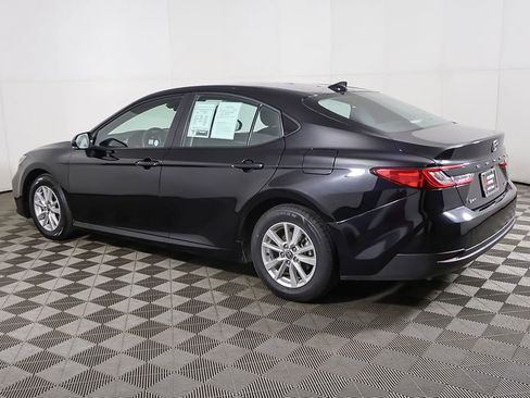 Used 2025 Toyota Camry LE image 11