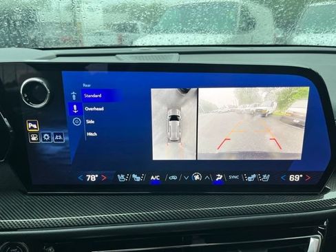 Used 2024 Chevrolet Traverse RS AWD/4WD image 37