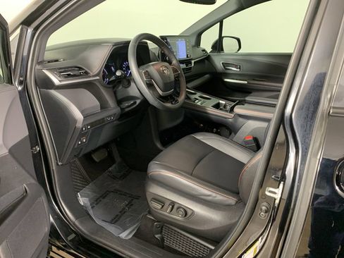 Used 2022 Toyota Sienna XSE FWD image 33