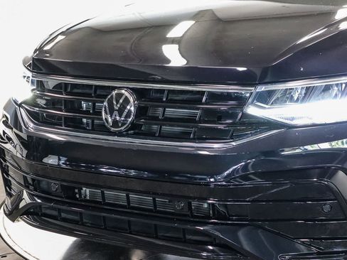 Used 2023 Volkswagen Tiguan SE R-Line FWD image 8