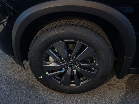 New 2025 Nissan Pathfinder SV image 11