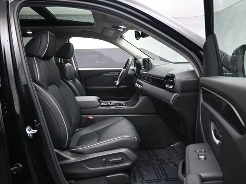 Used 2025 Honda Pilot Elite image 23