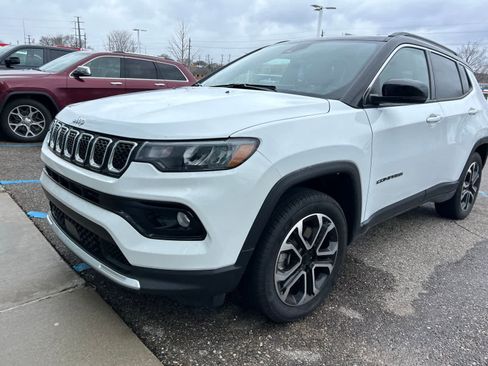 Used 2023 Jeep Compass Limited image 2