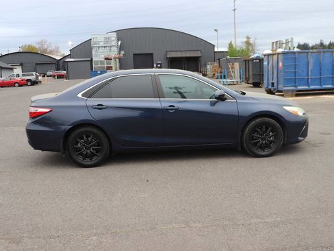 Used 2015 Toyota Camry LE image 4