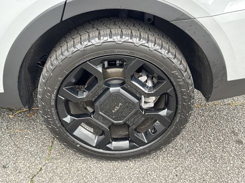 Certified 2025 Kia Sorento SX image 19