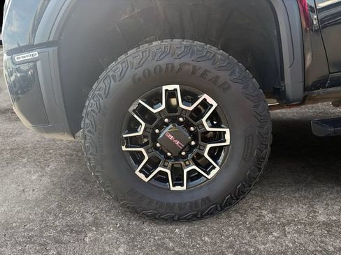 Used 2024 GMC Sierra 2500 AT4X AWD/4WD image 14