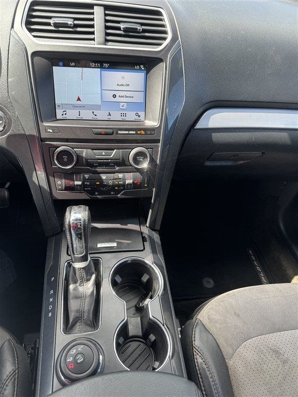 Used 2017 Ford Explorer XLT w/ Equipment Group 202A AWD/4WD image 18