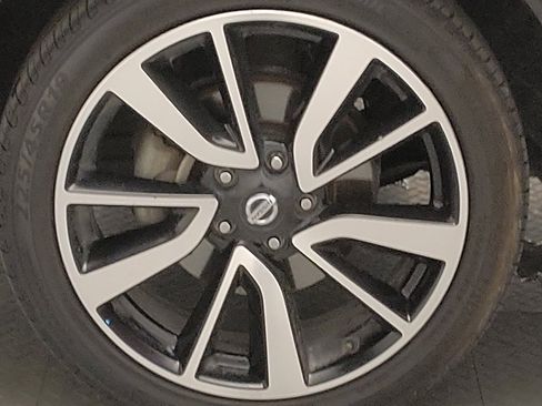 Used 2018 Nissan Rogue Sport SL FWD image 31
