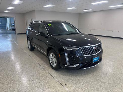 Used 2024 Cadillac XT6 Luxury image 3