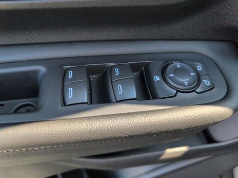 Used 2024 GMC Terrain SLE image 18