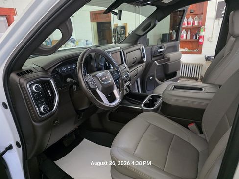 Used 2021 GMC Sierra 2500 SLT w/ SLT Preferred Package AWD/4WD image 14