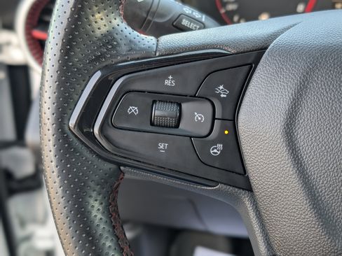 Used 2024 Chevrolet Trax RS w/ Sunroof Package image 6