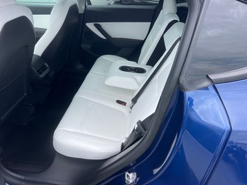Used 2022 Tesla Model Y Long Range AWD/4WD image 13