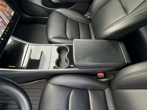 Used 2019 Tesla Model 3 Standard Range Plus image 3