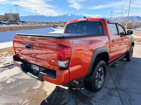 Used 2017 Toyota Tacoma TRD Off-Road image 9