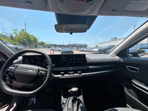 Used 2025 Kia K4 FWD image 28
