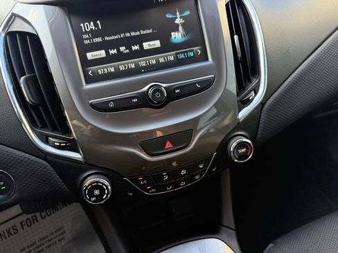 Used 2018 Chevrolet Cruze LT w/ Convenience Package FWD image 27