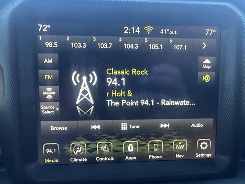 Used 2023 Jeep Gladiator Sport image 10